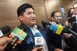 Ampliar mandato de magistrados propuesto por Andrés Flores