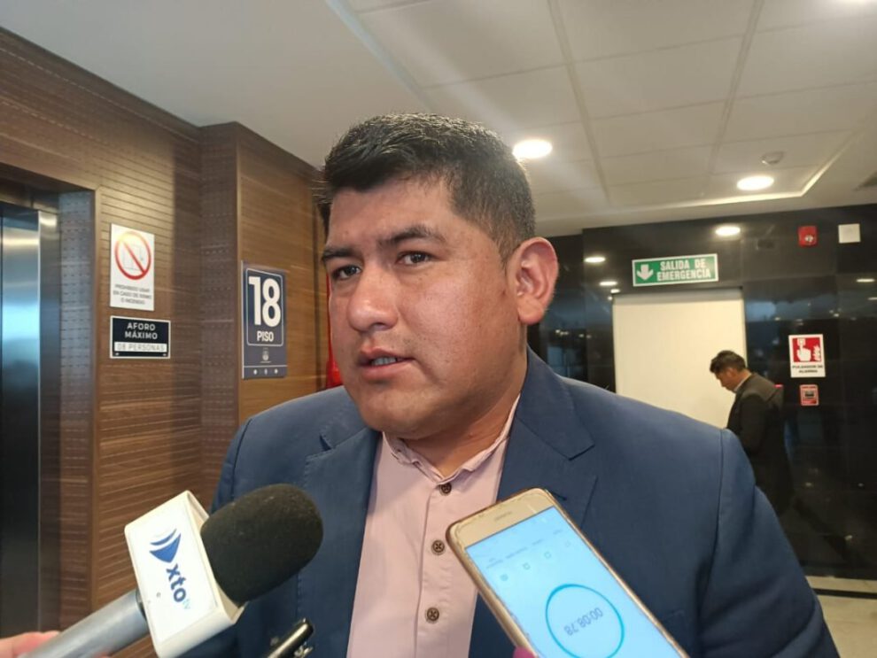 Clausura del mercado de coca por el diputado Freddy Velázquez