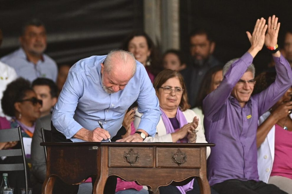 Pacto contra los feminicidios firmado por Lula da Silva