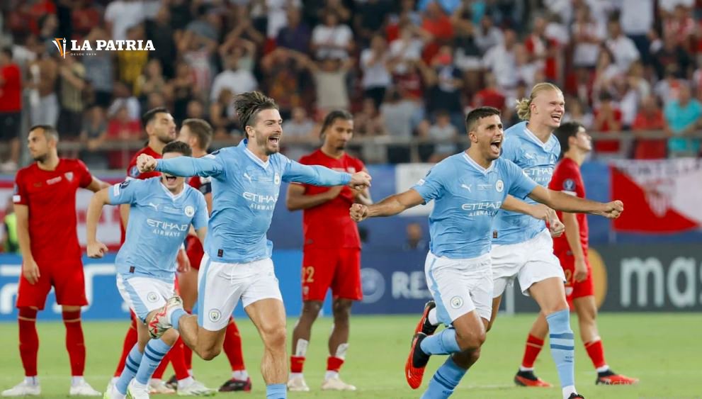 Jugadores del Manchester City celebran tras ganar la Supercopa de Europa