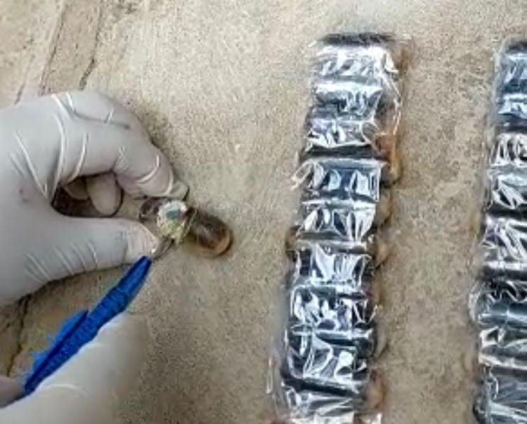 Cápsula de cocaína explota en el organismo de un joven