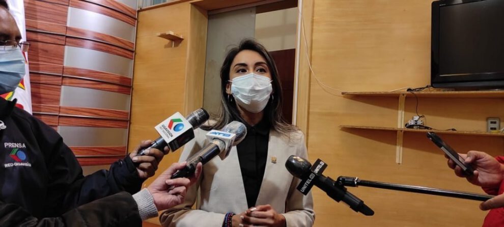 Reclamo contra Boliviana de Aviación por retraso en vuelo