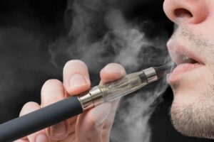 Cigarrillos electrónicos causan daño a los pulmones