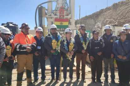 Chimenea de ventilación de la Empresa Minera Huanuni