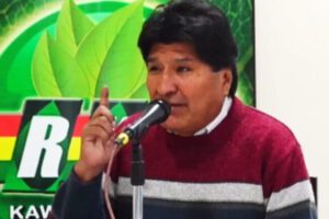 Evo Morales acusa a Luis Arce de ordenar gasificación en congreso sindical en El Alto