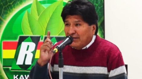 Evo Morales acusa a Luis Arce de ordenar gasificación en congreso sindical en El Alto