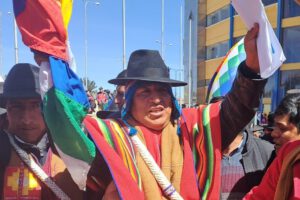 Lucio Quispe asume la dirigencia de la Csutcb