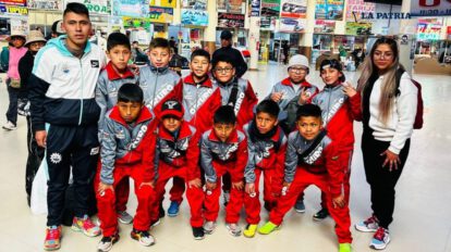 Selección orureña de futsal Sub-10 en viaje a Santa Cruz
