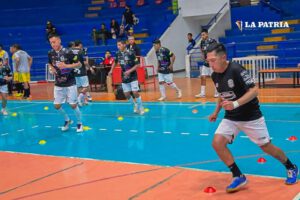 Jugadores del cuadro de Fantasmas Morales Moralitos en la Liga Nacional de Futsal