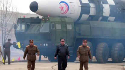 Kim Jong-un supervisa test de misiles en medio de tensiones militares