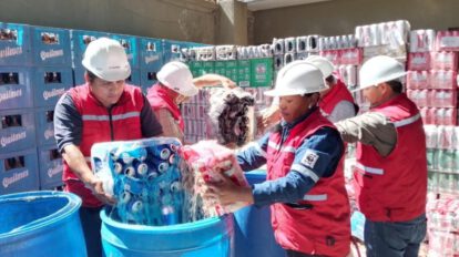 Destrucción de bebidas alcohólicas ilegales por Aduana Nacional