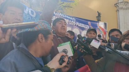 Persecución a Evo Morales y amenazas de bloqueos