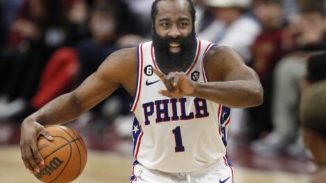James Harden multa por declaraciones sobre Daryl Morey