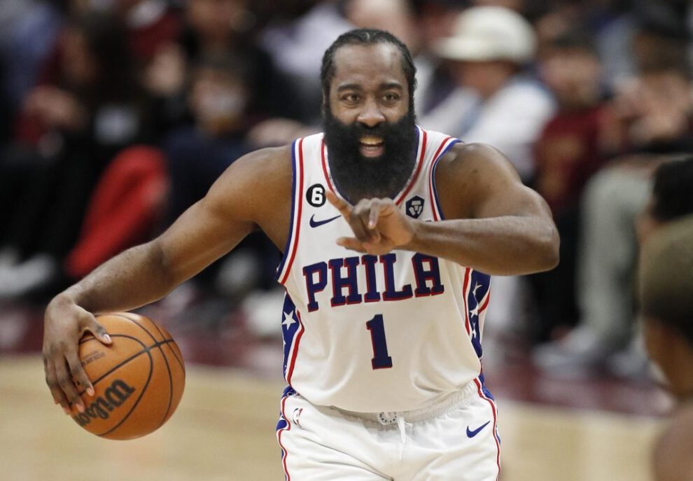 James Harden multa por declaraciones sobre Daryl Morey