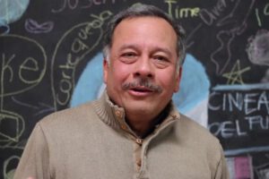 Humberto Vélez voz Homero en Los Simpson