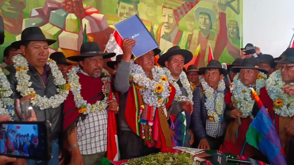 Lucio Quispe posesionado como dirigente de la CSUTCB