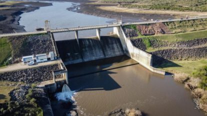 Fotografía aérea de la represa Paso Severino, en Canelones, Uruguay