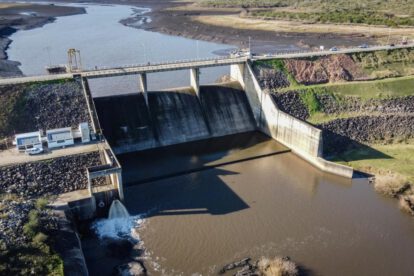 Fotografía aérea de la represa Paso Severino, en Canelones, Uruguay