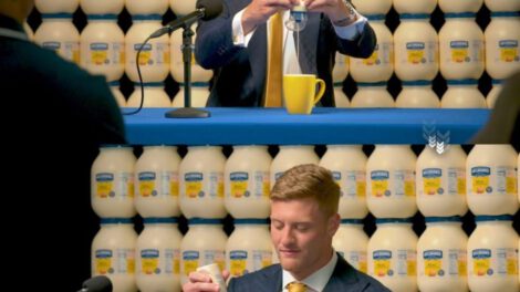 Will Levis firma contrato con Hellmann's por su inusual hábito de agregar mayonesa a su café