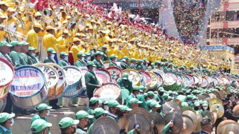 Prohibición de uso de espacios públicos por músicos de Oruro