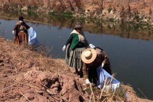 Lago Titicaca en peligro por sequía y contaminación