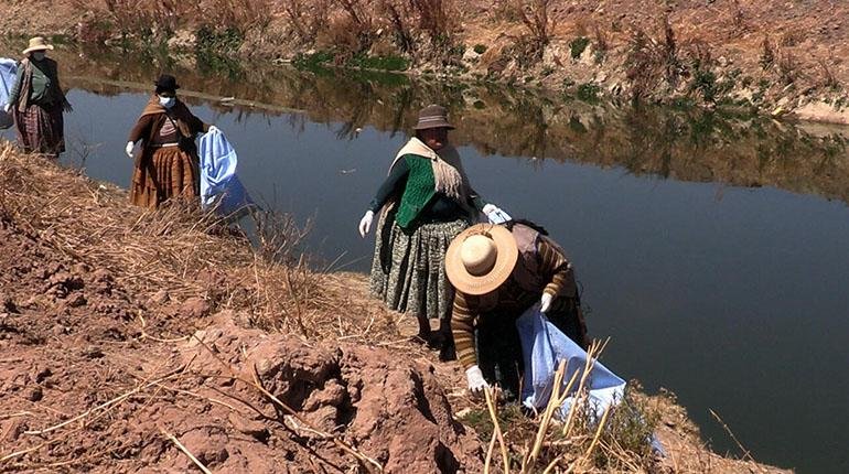 Lago Titicaca en peligro por sequía y contaminación