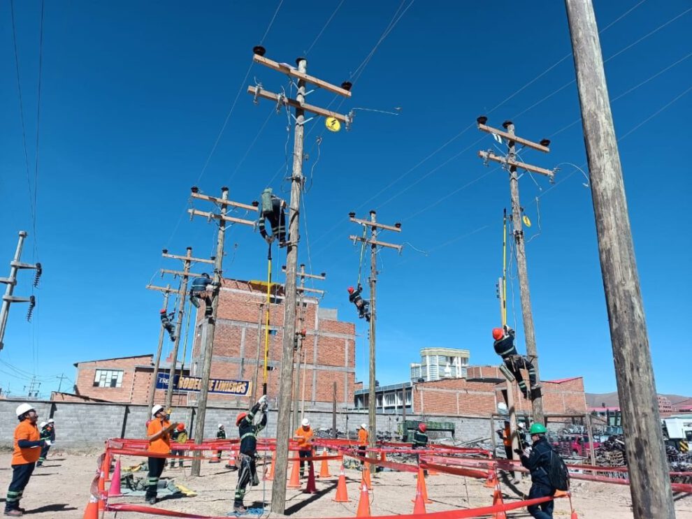 Rodeo Interno de Linieros en ENDE DeOruro
