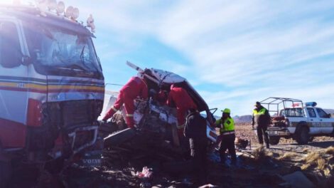 Choque frontal en Potosí deja cuatro muertos y tres heridos graves