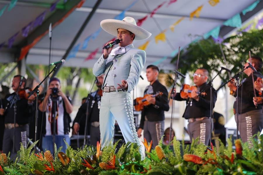 Renovación del mariachi en México durante el Encuentro Internacional