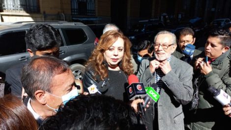 Katia Saucedo propone cambio en la Constitución