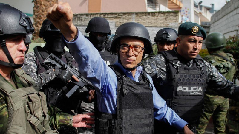 Christian Zurita, candidato presidencial del partido Construye, bajo medidas de seguridad