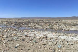 Contaminación minera y acumulación de plásticos en el Lago Uru Uru