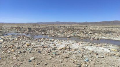 Contaminación minera y acumulación de plásticos en el Lago Uru Uru