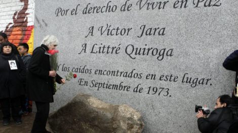 Homenaje a Víctor Jara y Littré Quiroga, en Santiago de Chile