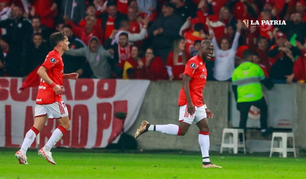 Enner Valencia marcó los tres goles para Internacional en la Copa Libertadores