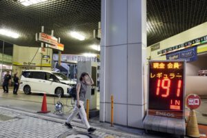 Aumento histórico del precio de la gasolina en Japón