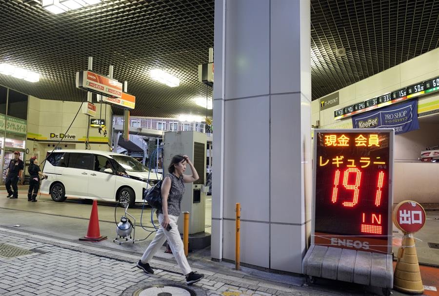 Aumento histórico del precio de la gasolina en Japón