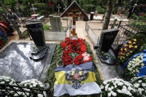 Yevgueni Prigozhin en el cementerio de Porokhov en San Petersburgo