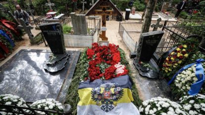 Yevgueni Prigozhin en el cementerio de Porokhov en San Petersburgo