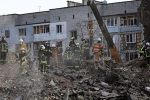 Ataque ruso contra Kiev deja víctimas mortales y heridos
