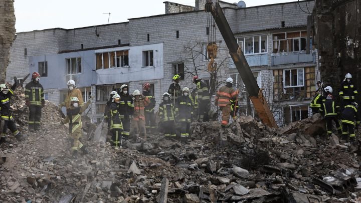 Ataque ruso contra Kiev deja víctimas mortales y heridos