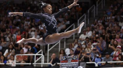 Campeonatos mundiales de gimnasia artística con Simone Biles en acción