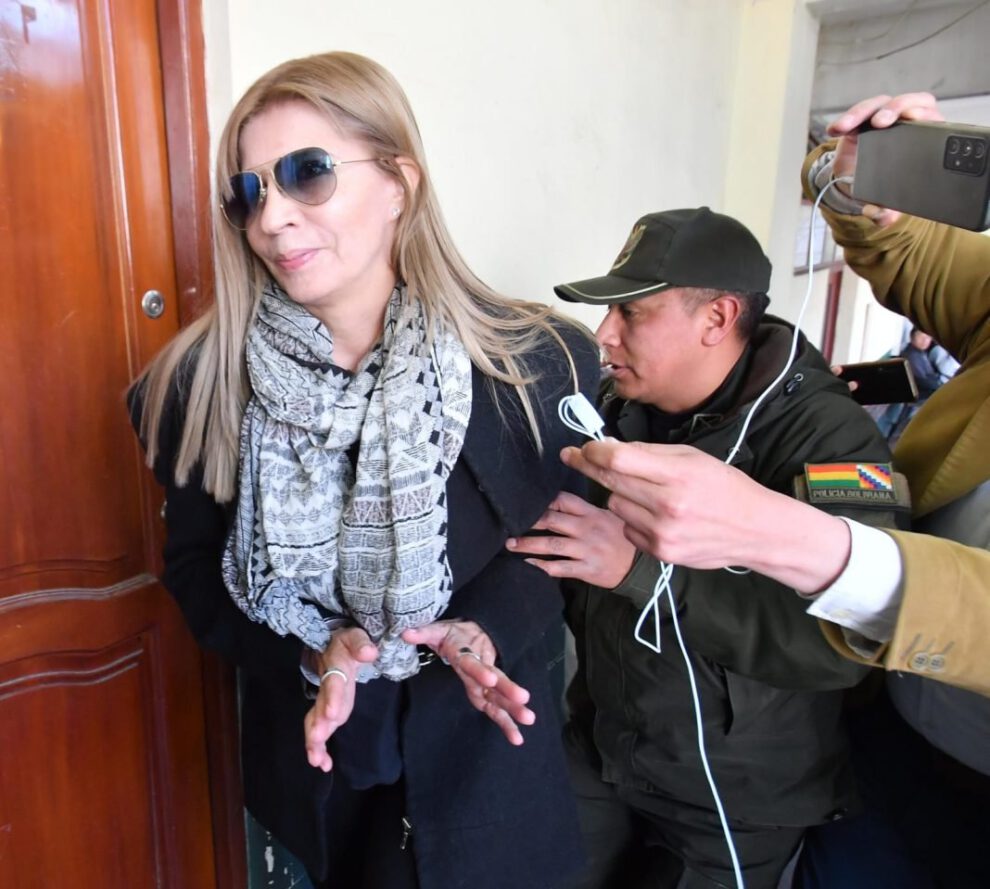 Legitimación de ganancias ilícitas de Elizabeth J. A.