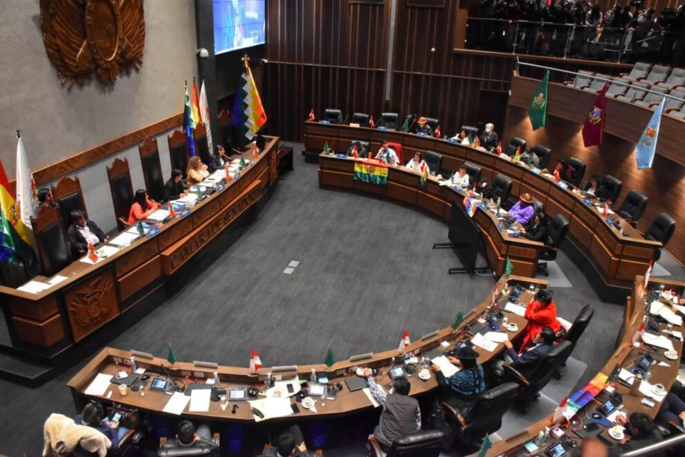 Demanda contra vocales del Tribunal Constitucional por interpelaciones