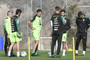 Pablo Escobar Sub-23 dirigiendo a la Selección Nacional