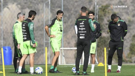 Pablo Escobar Sub-23 dirigiendo a la Selección Nacional