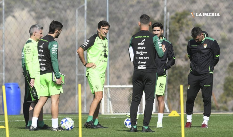 Pablo Escobar Sub-23 dirigiendo a la Selección Nacional