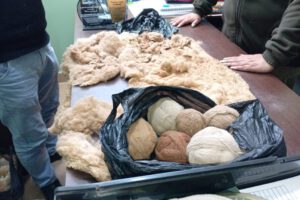 Fibra de vicuña ilegal en feria San Luis de El Alto