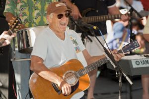 Fotografía de Jimmy Buffett durante un concierto en Duval Street en Key West