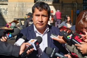 Israel Huaytari pide prudencia sobre Jáuregui